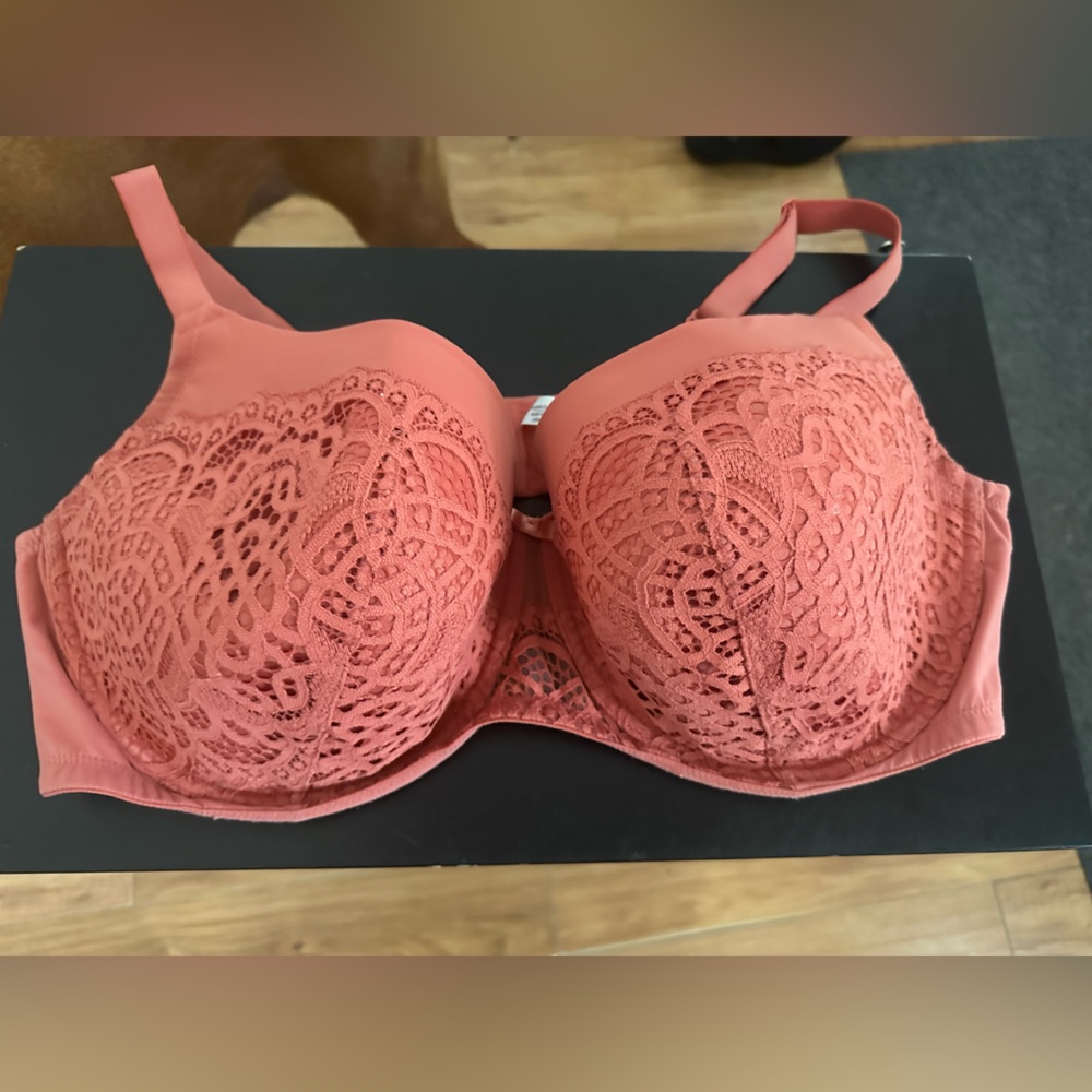 Lightly worn Auden bra in coral